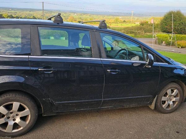 Peugeot 5008 MPV, Diesel, 2013, Black