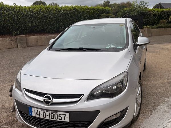 Opel Astra Hatchback, Diesel, 2014, Silver