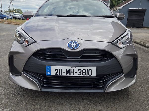 Toyota Yaris Hatchback, Petrol Hybrid, 2021, Brown