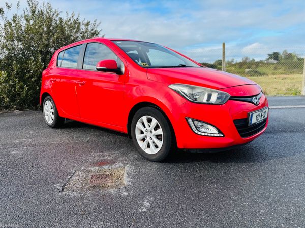 Hyundai i20 Hatchback, Petrol, 2013, Red