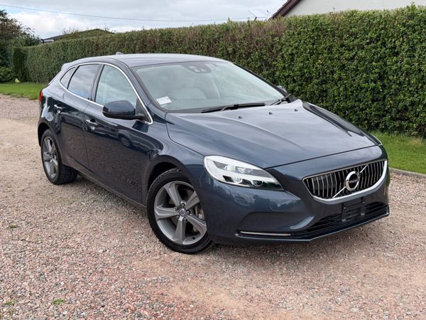 Volvo V40 Hatchback, Diesel, 2019, Blue