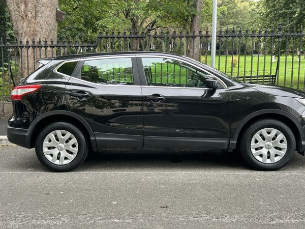 Nissan Qashqai Hatchback, Diesel, 2014, Black