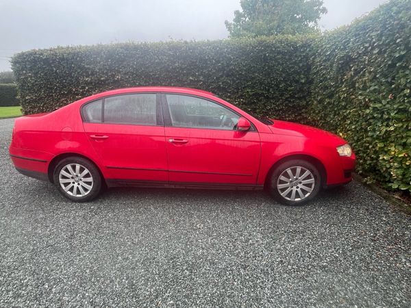 Volkswagen Passat Saloon, Diesel, 2010, Red