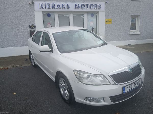 Skoda Octavia Saloon, Diesel, 2012, White