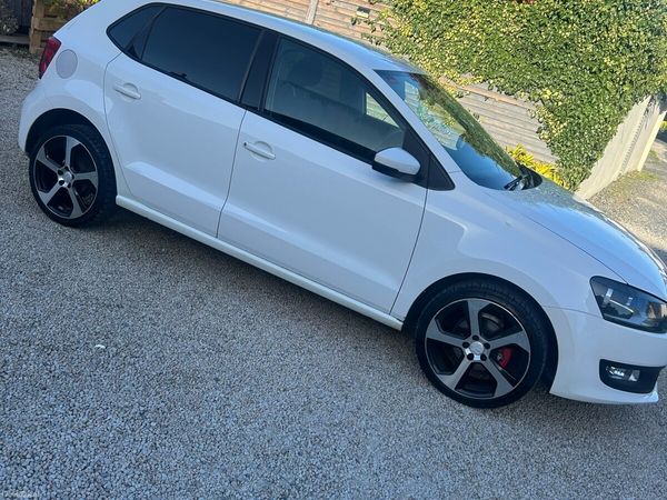 Volkswagen Polo Hatchback, Petrol, 2013, White