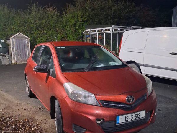 Toyota Yaris Hatchback, Petrol, 2012, Red
