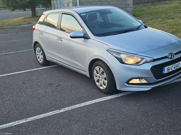 Hyundai i20 Hatchback, Diesel, 2016, Silver