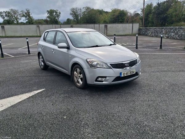 Kia Ceed Hatchback, Diesel, 2010, Silver