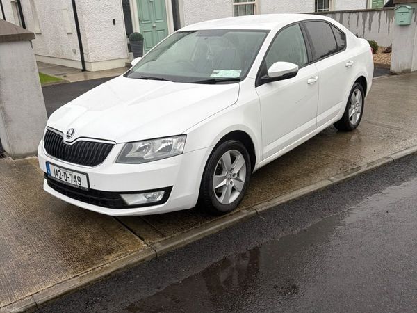 Skoda Octavia Saloon, Diesel, 2014, White