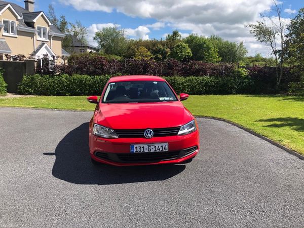 Volkswagen Jetta Saloon, Diesel, 2013, Red