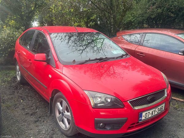Ford Focus Hatchback, Petrol, 2007, Red