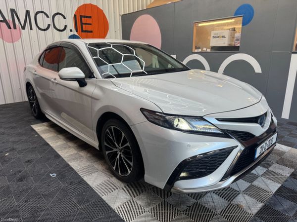 Toyota Camry Saloon, Petrol, 2021, White