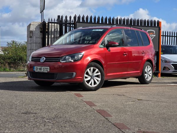 Volkswagen Touran MPV, Petrol, 2013, Red