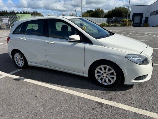 Mercedes-Benz B-Class MPV, Petrol, 2012, White