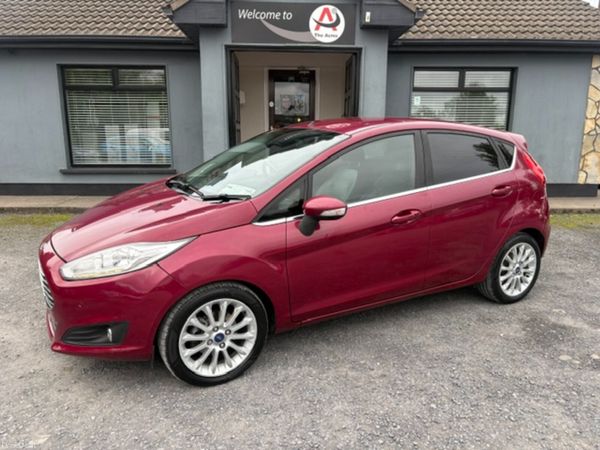 Ford Fiesta Hatchback, Petrol, 2014, Red