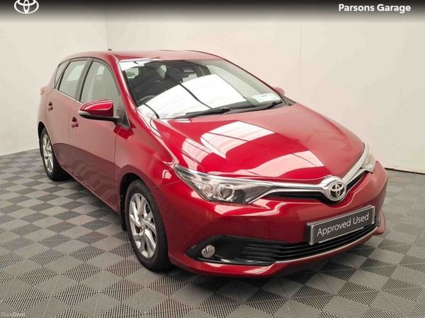 Toyota Auris Hatchback, Diesel, 2017, Red
