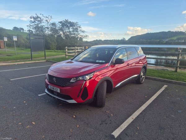 Peugeot 5008 MPV, Diesel, 2021, Red