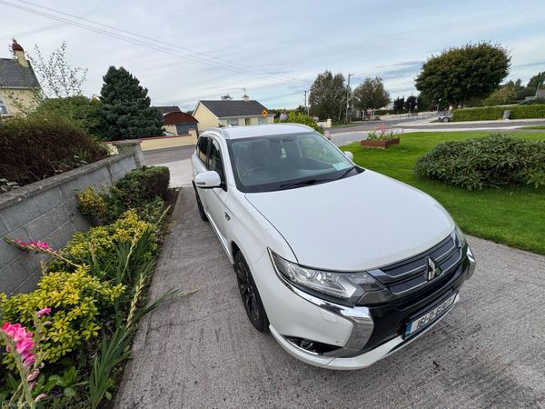 Mitsubishi Outlander SUV, Petrol Plug-in Hybrid, 2016, White