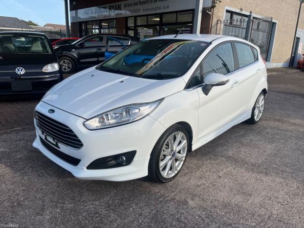 Ford Fiesta Hatchback, Petrol, 2015, White