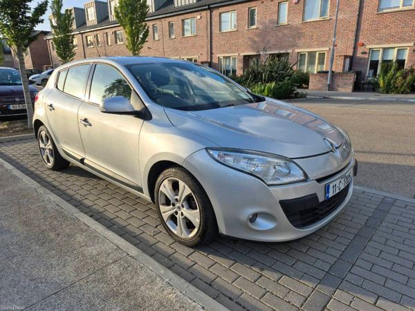 Renault Megane Hatchback, Petrol, 2011, Silver