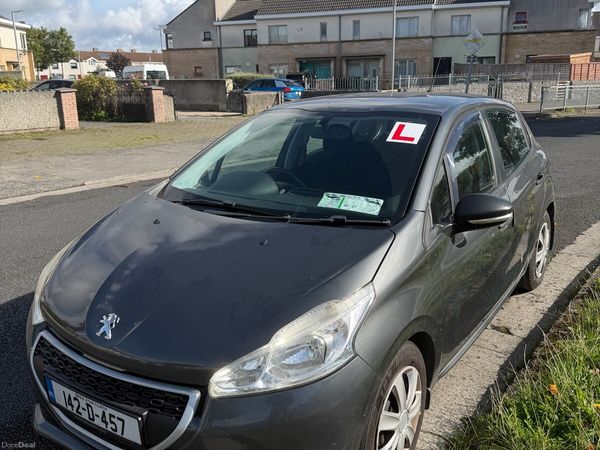 Peugeot 208 Hatchback, Diesel, 2014, Grey