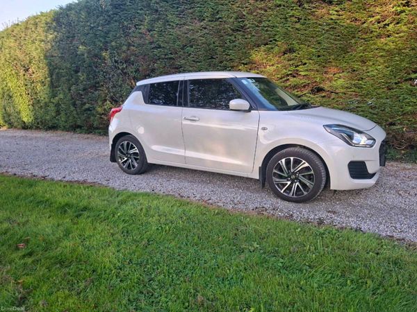 Suzuki Swift Hatchback, Petrol, 2022, White