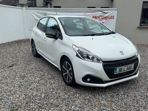 Peugeot 208 Hatchback, Petrol, 2016, White