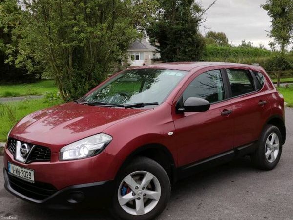 Nissan Qashqai Hatchback, Diesel, 2011, Red