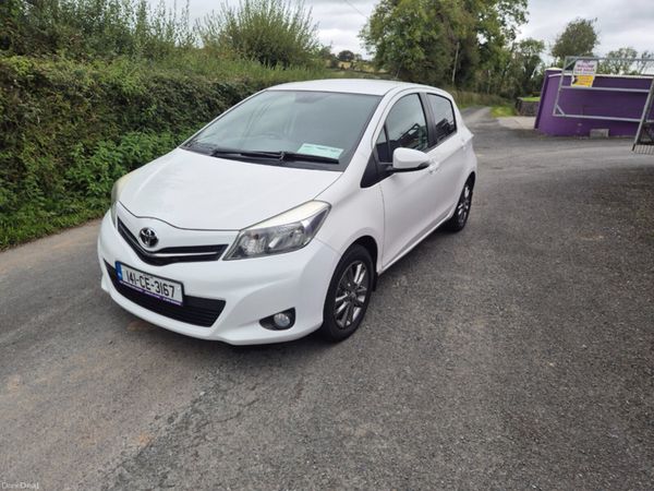 Toyota Yaris Hatchback, Petrol, 2014, White
