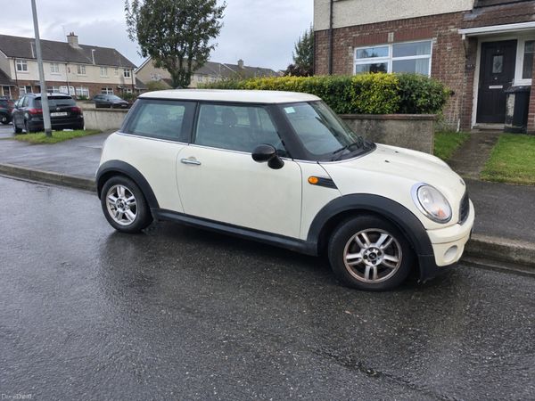 Mini First Hatchback, Petrol, 2009, White