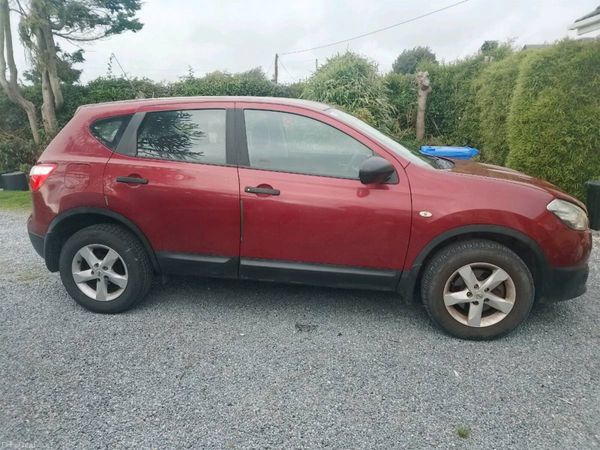 Nissan Qashqai MPV, Diesel, 2013, Red