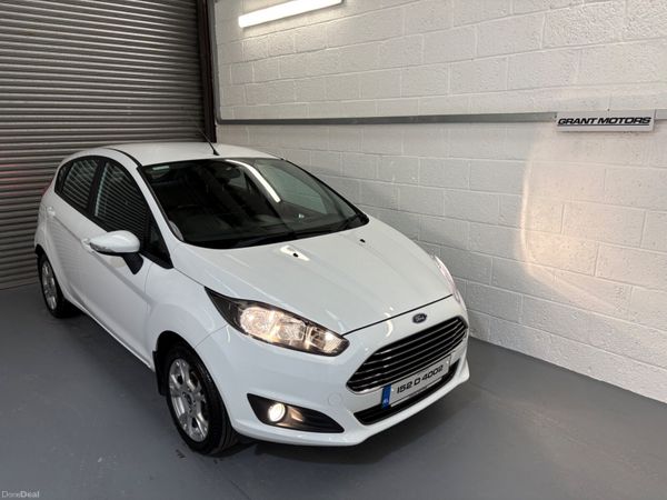 Ford Fiesta Hatchback, Petrol, 2015, White