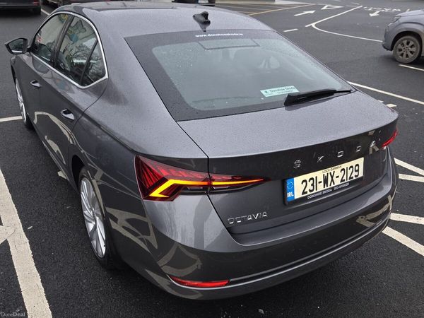 Skoda Octavia Saloon, Diesel, 2023, Grey