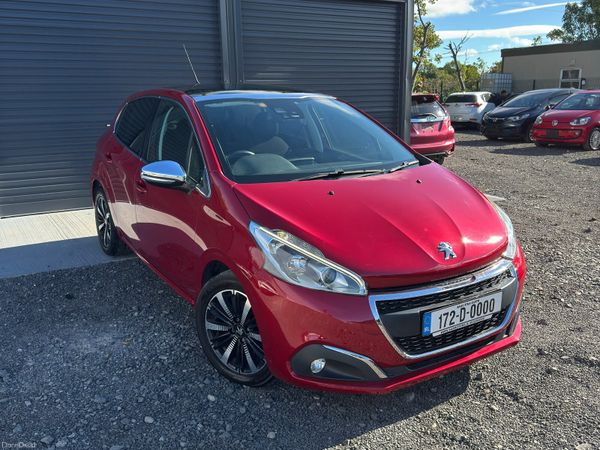 Peugeot 208 Hatchback, Petrol, 2017, Red