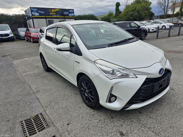 Toyota Vitz Hatchback, Petrol Hybrid, 2017, White