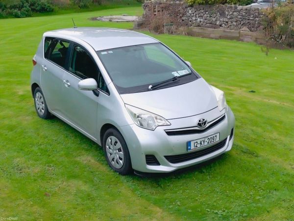 Toyota Verso-S MPV, Petrol, 2012, Silver