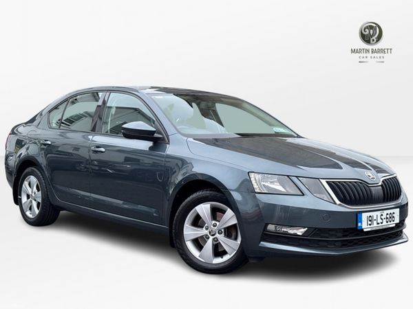 Skoda Octavia Hatchback, Petrol, 2019, Grey