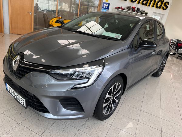 Renault Clio Hatchback, Petrol, 2023, Grey