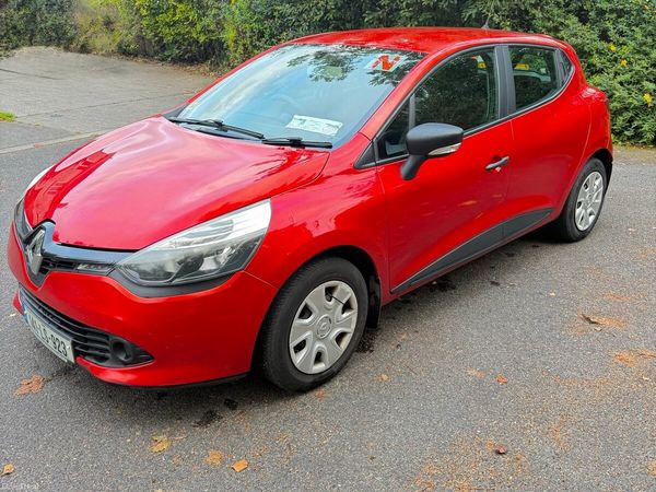 Renault Clio Hatchback, Petrol, 2014, Red