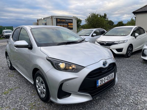 Toyota Yaris Hatchback, Petrol Hybrid, 2021, Silver