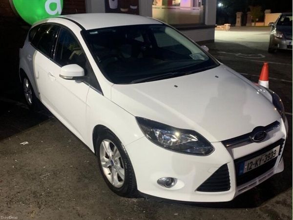 Ford Focus Hatchback, Petrol, 2012, White