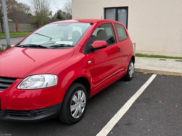 Volkswagen Fox Hatchback, Petrol, 2010, Red