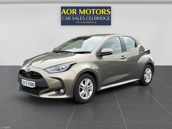 Toyota Yaris Hatchback, Petrol Hybrid, 2023, Green