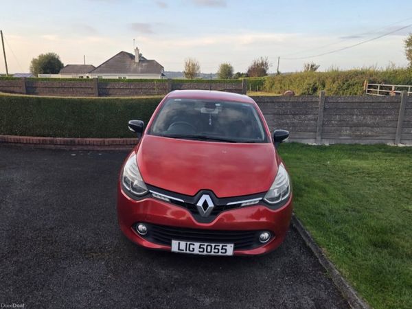 Renault Clio Hatchback, Diesel, 2013, Red