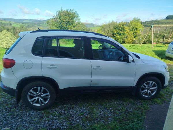 Volkswagen Tiguan SUV, Diesel, 2012, White