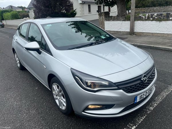 Opel Astra Hatchback, Petrol, 2018, Grey