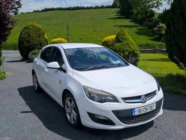 Vauxhall Astra Hatchback, Diesel, 2015, White