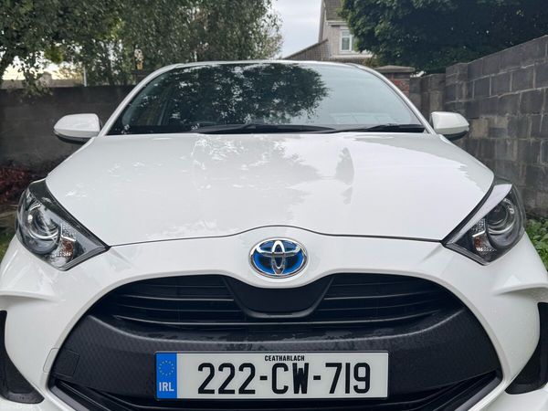 Toyota Yaris Hatchback, Petrol Hybrid, 2022, White