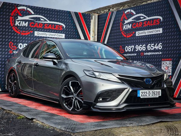 Toyota Camry Saloon, Petrol Hybrid, 2022, Grey