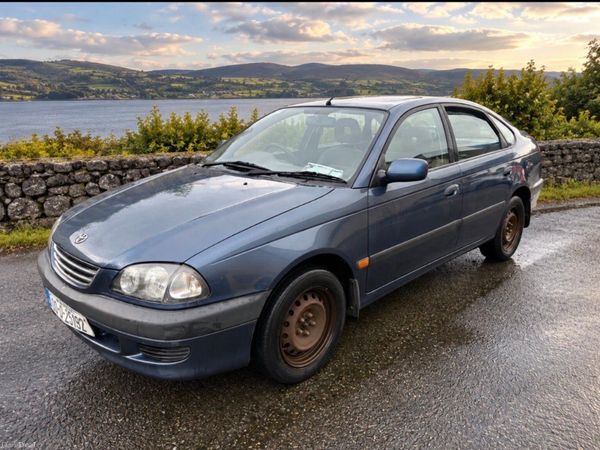 Toyota Avensis Hatchback, Petrol, 2000, Blue